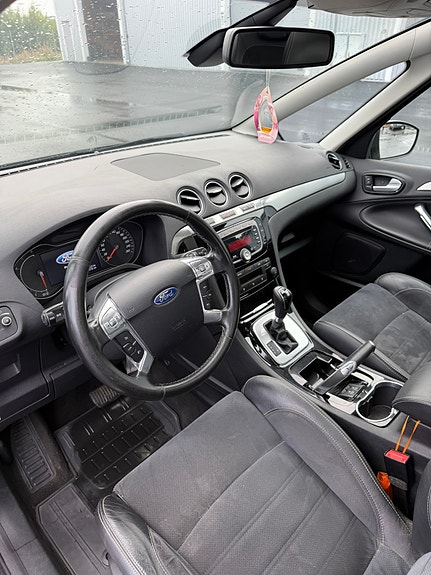 Ford S-MAX 10 of 16