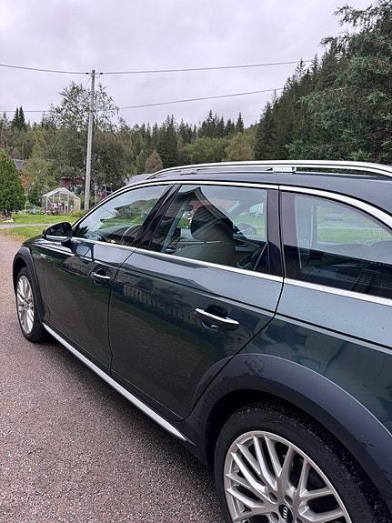 Audi A4 allroad 2 of 11