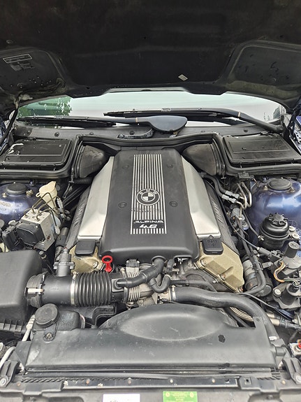 Alpina B10 7 of 14