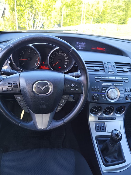 Mazda 3 7 of 15