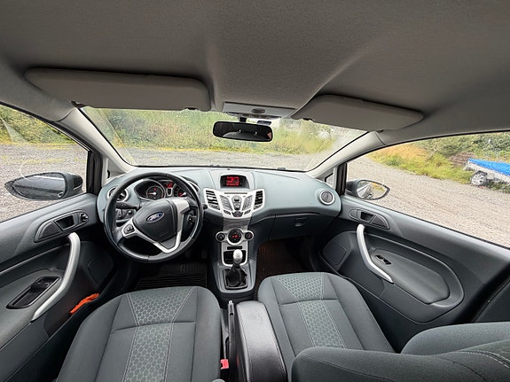 Ford Fiesta 9 of 12