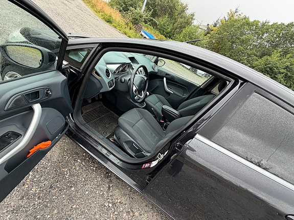 Ford Fiesta 10 of 12