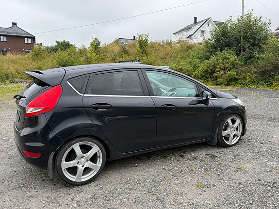 Ford Fiesta 5 of 12
