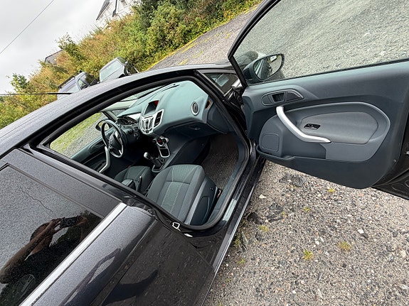 Ford Fiesta 11 of 12