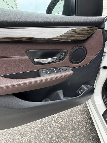 BMW 225xe 16 of 17