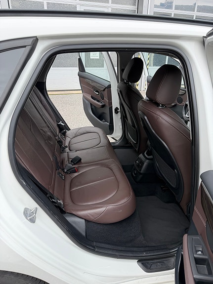 BMW 225xe 11 of 17