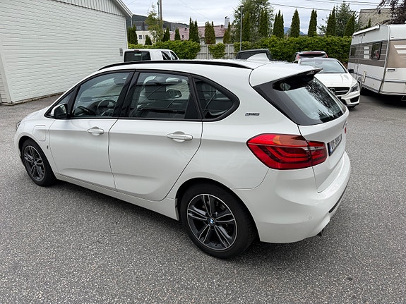 BMW 225xe 5 of 17