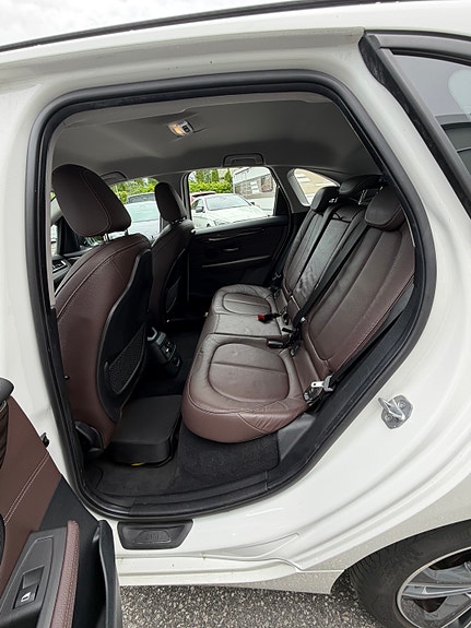 BMW 225xe 12 of 17