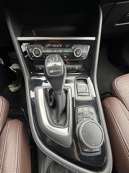 BMW 225xe 13 of 17