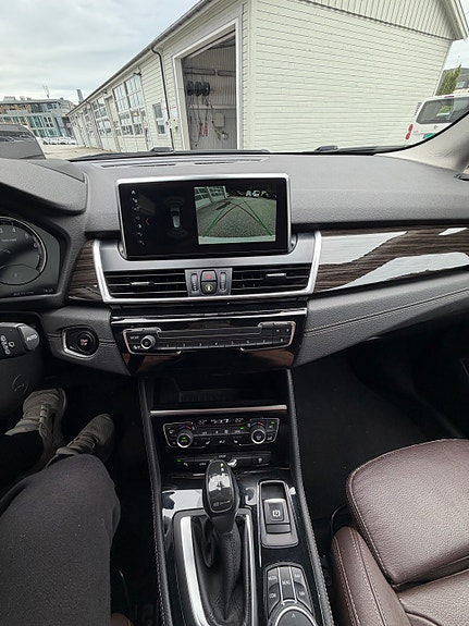 BMW 225xe 14 of 17