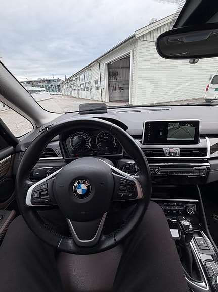 BMW 225xe 9 of 17