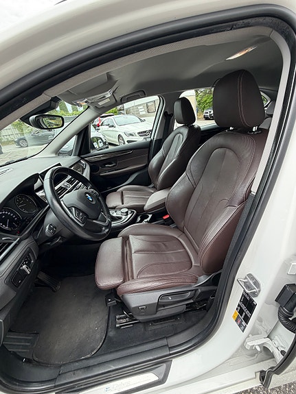 BMW 225xe 8 of 17