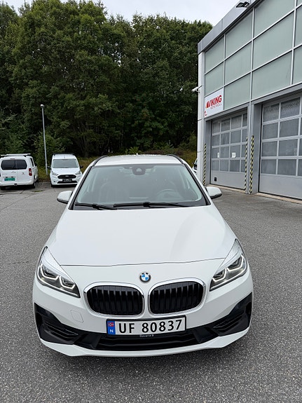 BMW 225xe 2 of 17