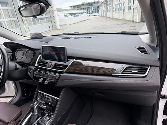 BMW 225xe 15 of 17