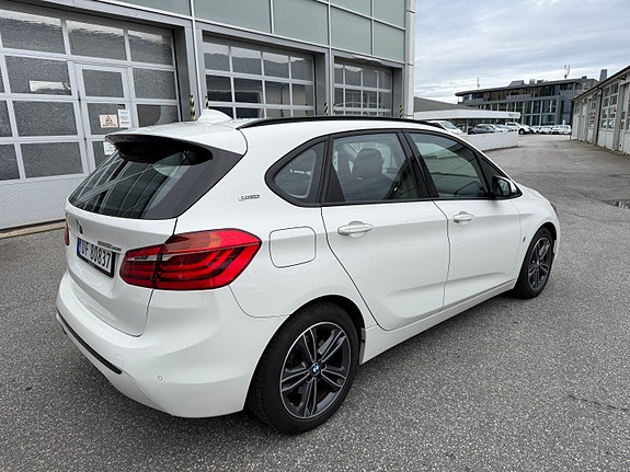 BMW 225xe 4 of 17