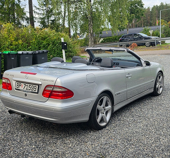 Mercedes-Benz CLK230 21 of 30