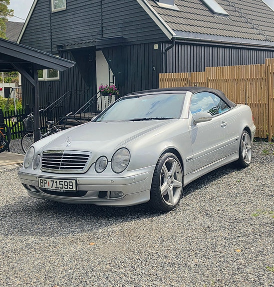 Mercedes-Benz CLK230 2 of 30