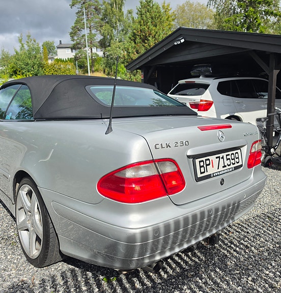 Mercedes-Benz CLK230 9 of 30