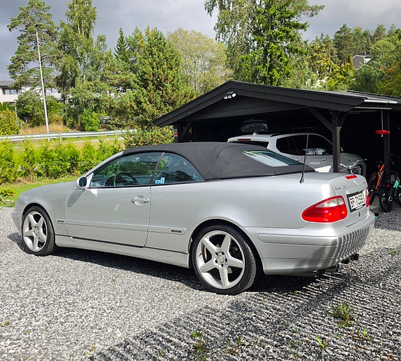 Mercedes-Benz CLK230 10 of 30
