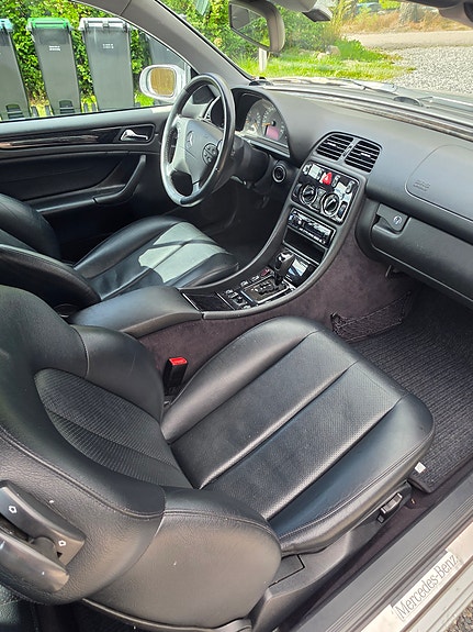 Mercedes-Benz CLK230 13 of 30