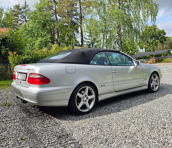 Mercedes-Benz CLK230 7 of 30