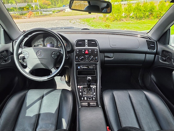 Mercedes-Benz CLK230 15 of 30