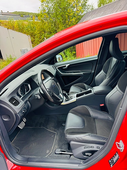 Volvo S60 27 of 30