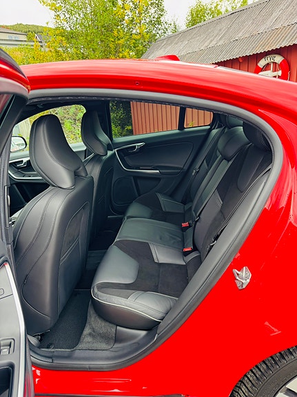 Volvo S60 24 of 30