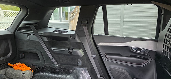 Volvo XC90 16 of 28
