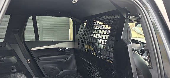 Volvo XC90 15 of 28