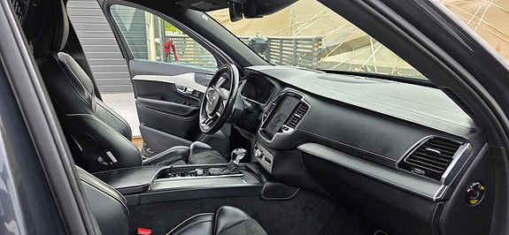 Volvo XC90 8 of 28