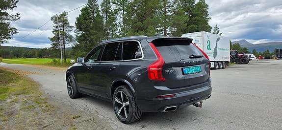 Volvo XC90 3 of 28