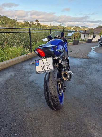 Yamaha R7 4 of 8