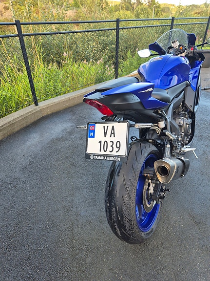Yamaha R7 7 of 8