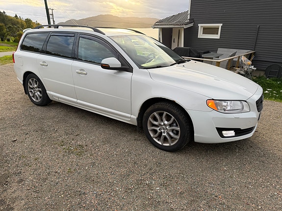 Volvo V70 3 of 8