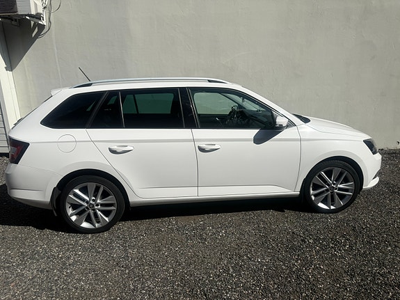 Skoda Fabia 2 of 13