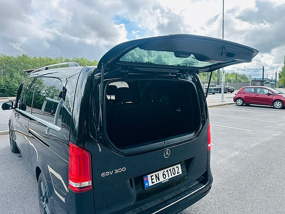 Mercedes-Benz EQV300 5 of 14