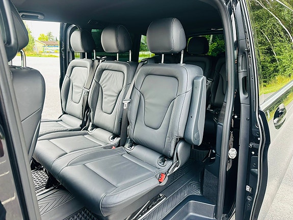 Mercedes-Benz EQV300 14 of 14