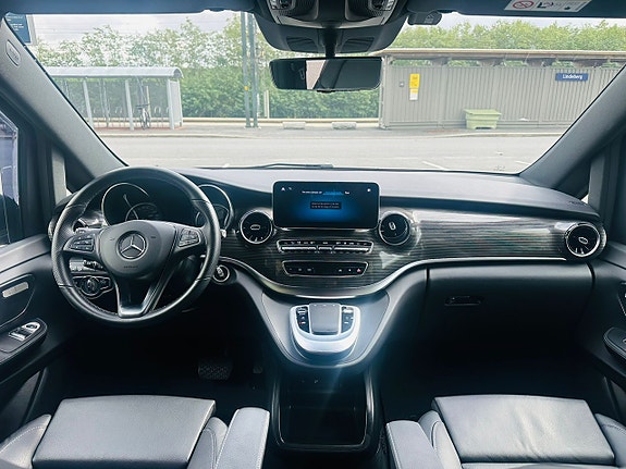 Mercedes-Benz EQV300 6 of 14