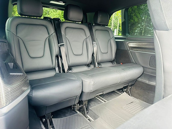 Mercedes-Benz EQV300 13 of 14