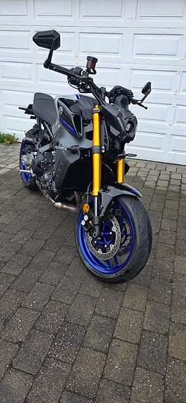 Yamaha MT-09 2 of 17