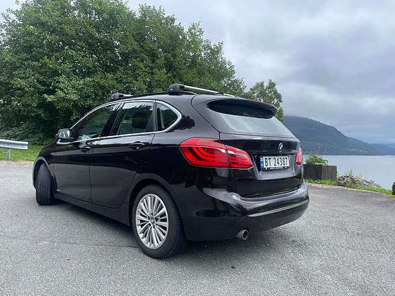 BMW 218d 5 of 30