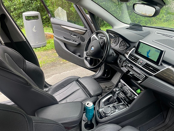 BMW 218d 14 of 30