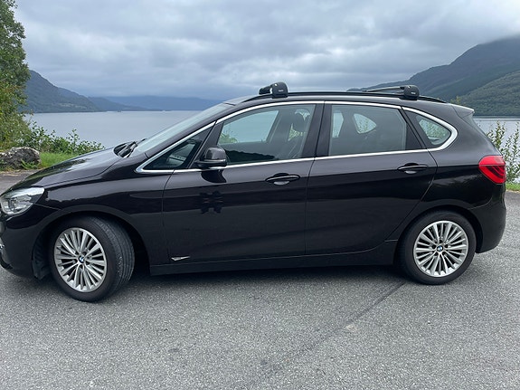BMW 218d 4 of 30