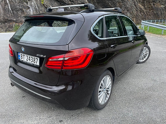 BMW 218d 8 of 30