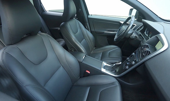 Volvo XC60 11 of 30
