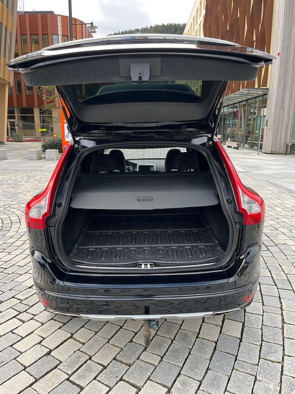 Volvo XC60 8 of 30
