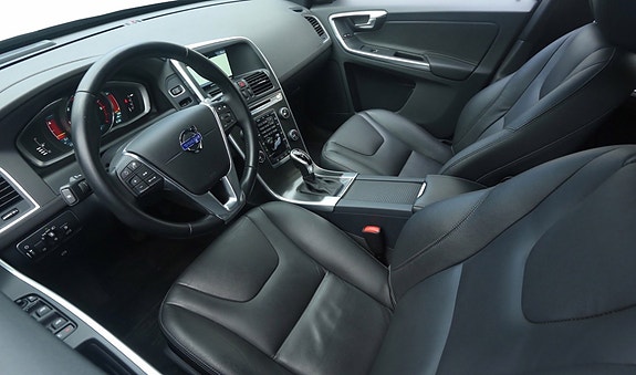 Volvo XC60 10 of 30