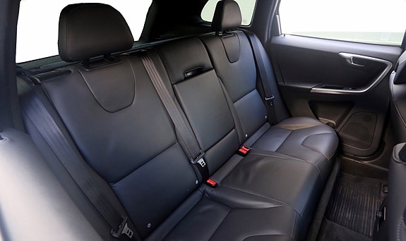 Volvo XC60 13 of 30