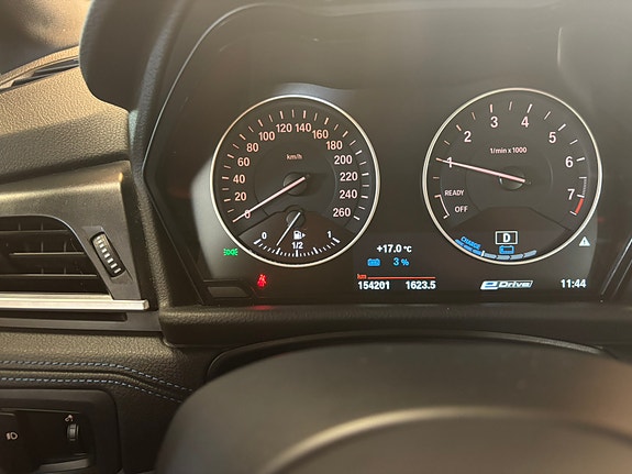 BMW 225xe 8 of 15